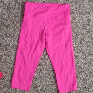 Zyia hot pink crops size 6-8